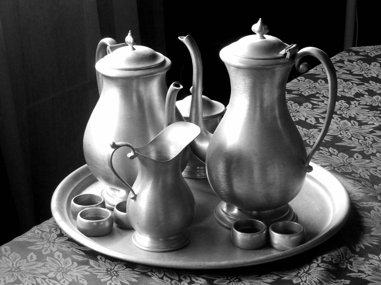   coffee  vintage  antique  tea  glass  old  — free black and white photo
