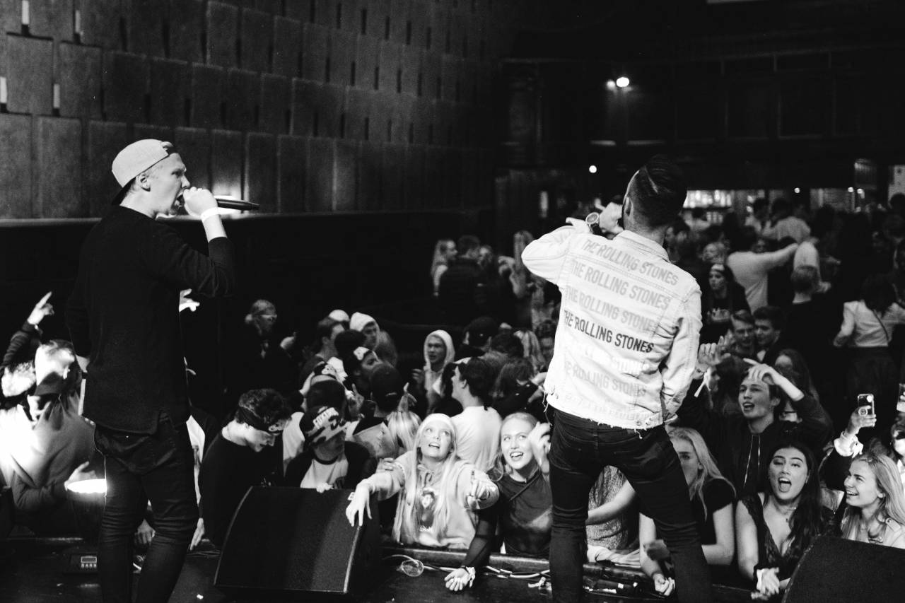   entertainment  purple  performing arts  — free black and white photo