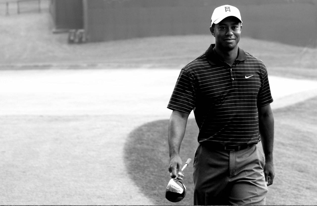   star  green  golf course  golf club  famous  — free black and white photo