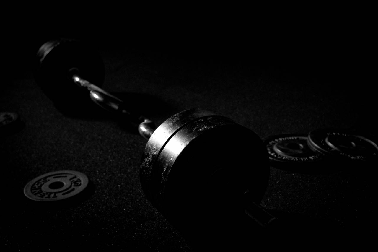   black and white  sport  train  dark  — free black and white photo