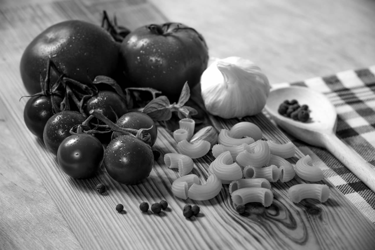   nature  fruit  leaf  dark  dish  meal  red  — free black and white photo
