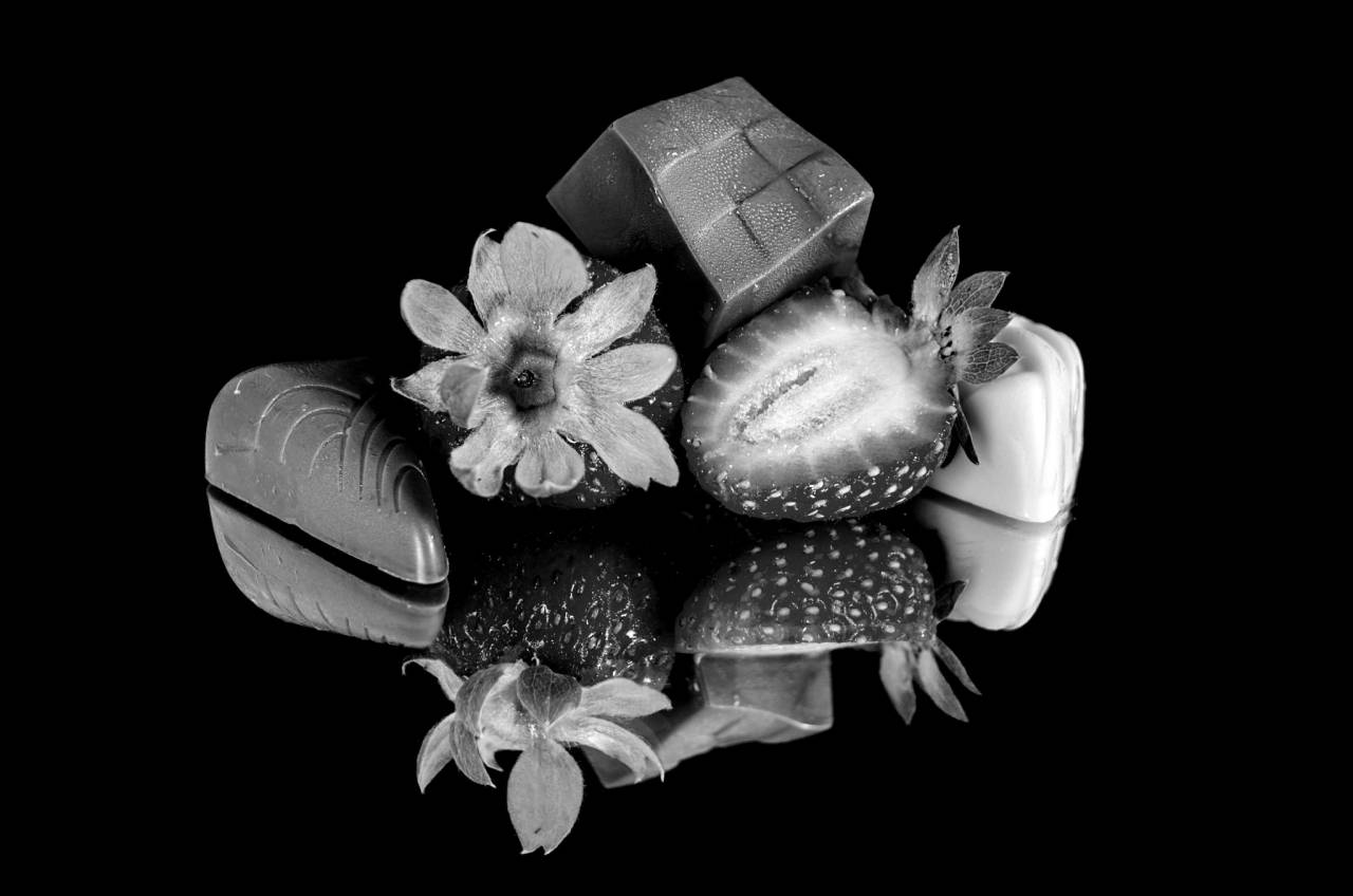   plant  fruit  berry  sweet  flower  ripe  — free black and white photo
