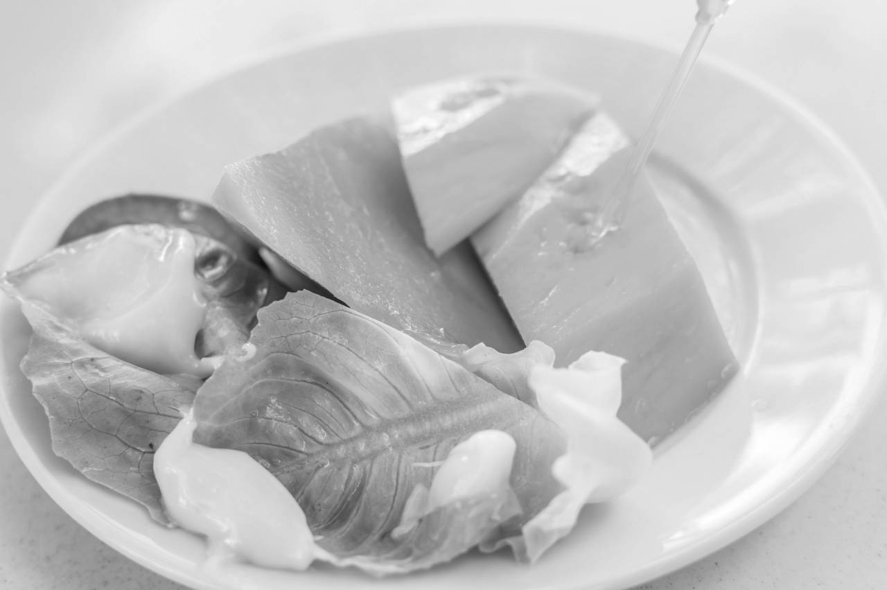   table  wood  fruit  sweet  rustic  summer  — free black and white photo