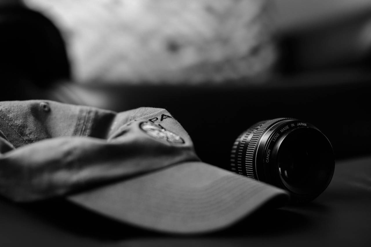   hand  close up  macro photography  product  — free black and white photo