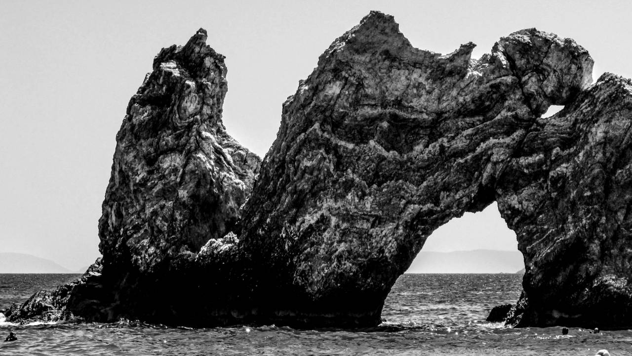   coast  nature  rock  ocean  white  summer  — free black and white photo