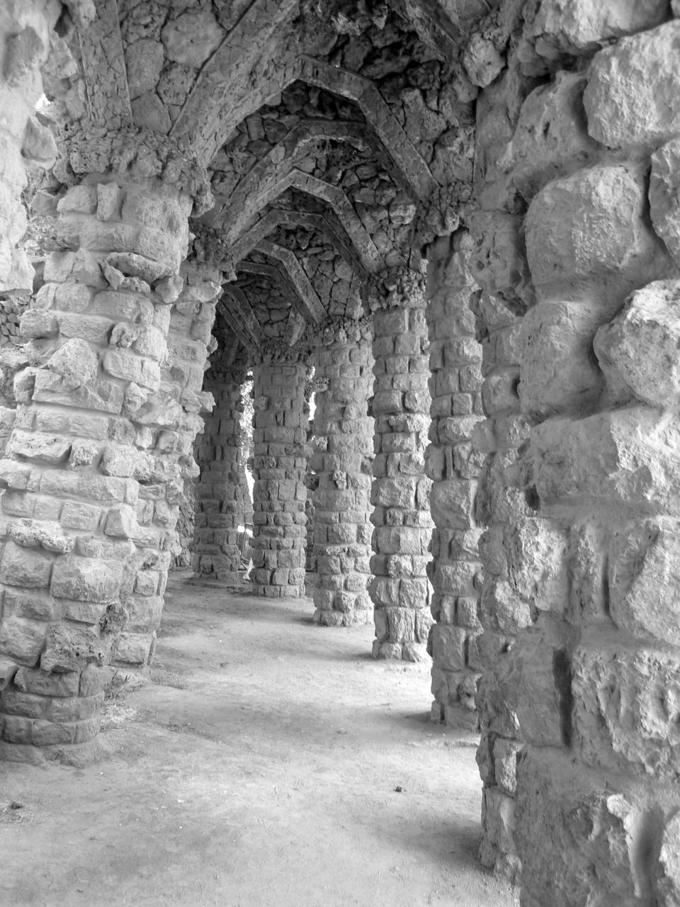   rock  structure  building  wall  formation  — free black and white photo