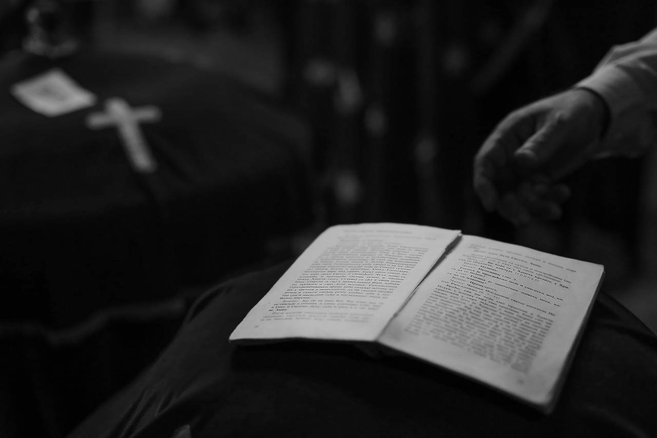 bible prayer church poetry religion ceremony spirituality books  1200 — free black and white photo