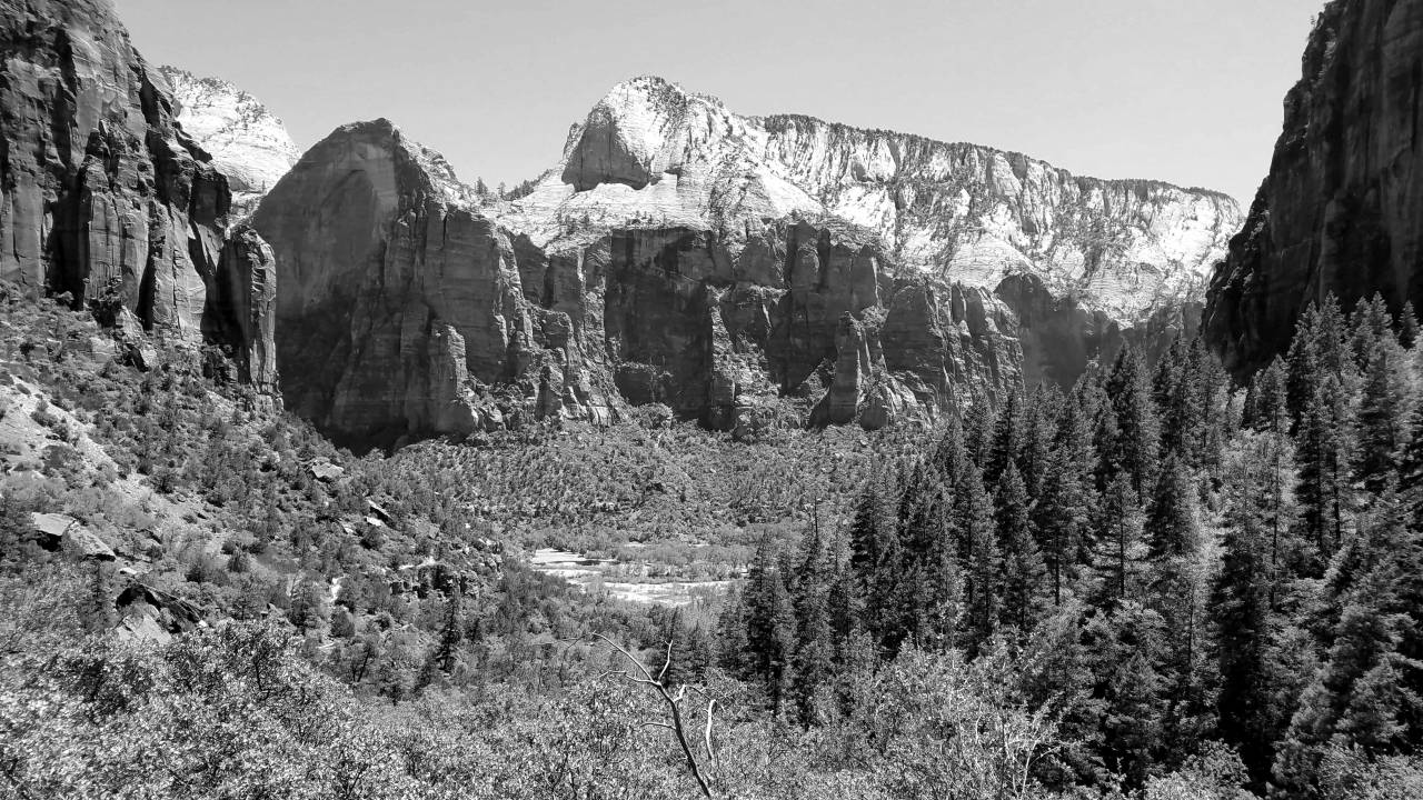 canyon wilderness mountains range mountain park outdoors valley landscape nature montagna montagne gamma orizzontale natura burrone  parco montanaro salita — free black and white photo