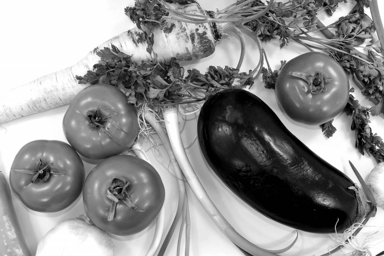 parsley eggplant salad aroma tomato onion garlic tomatoes herb spice wild kb — free black and white photo