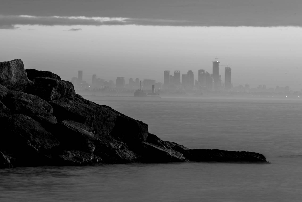 ?Ocean? Cityscape  — free black and white photo