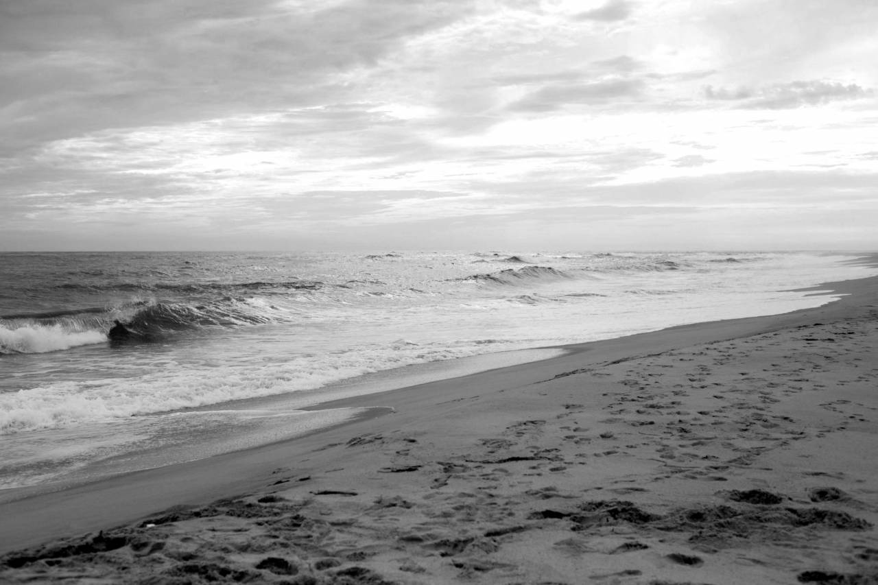 ?Ocean? Cliff Sunset  — free black and white photo
