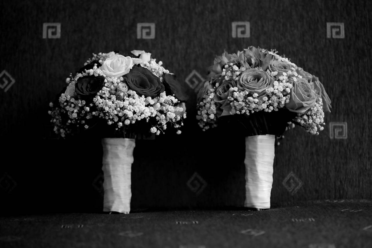 couch flowers bouquet living roses decoration flower — free black and white photo