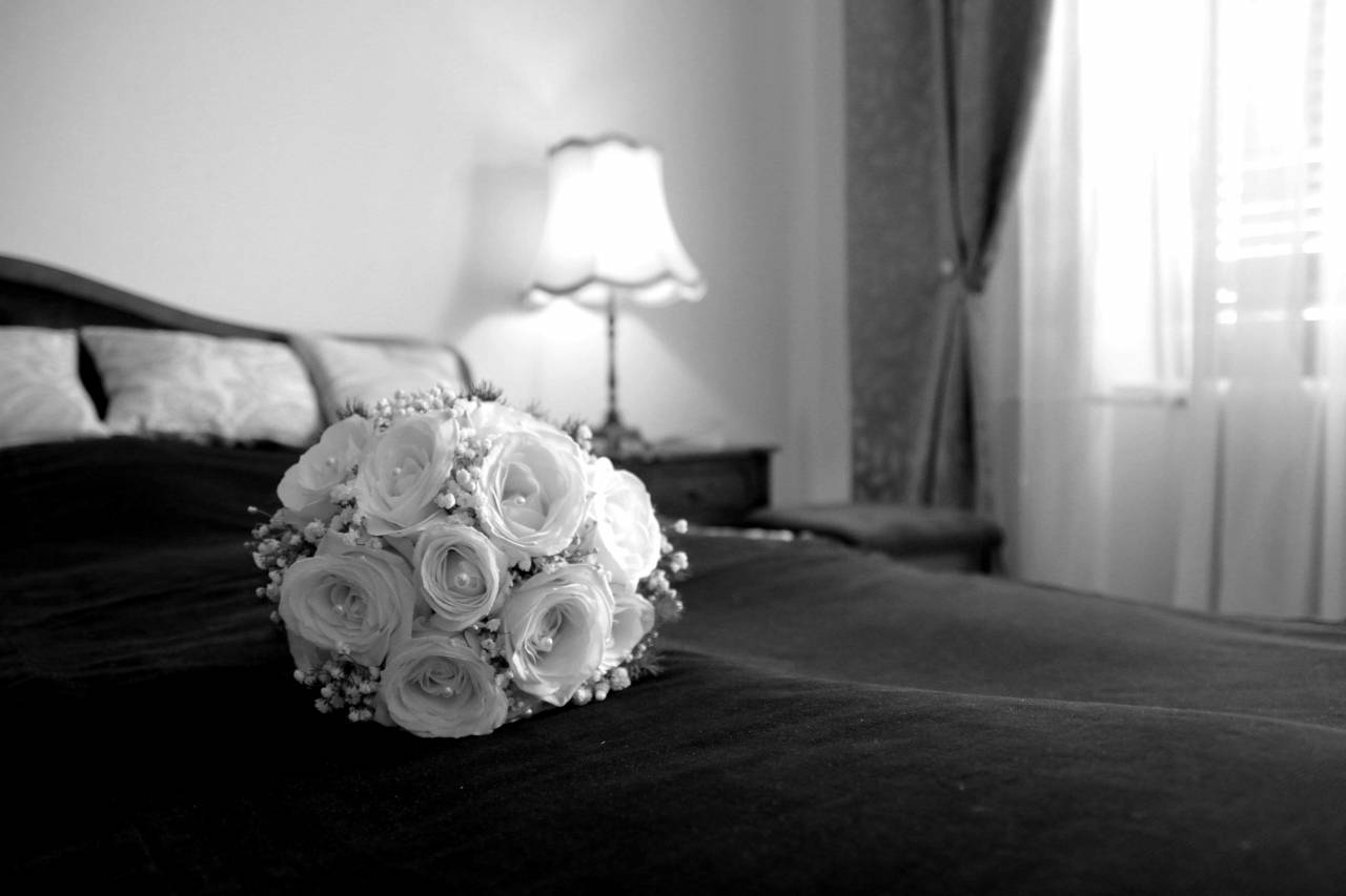 decoration bouquet cushion lamp bedroom hotel windows rose still flower  — free black and white photo
