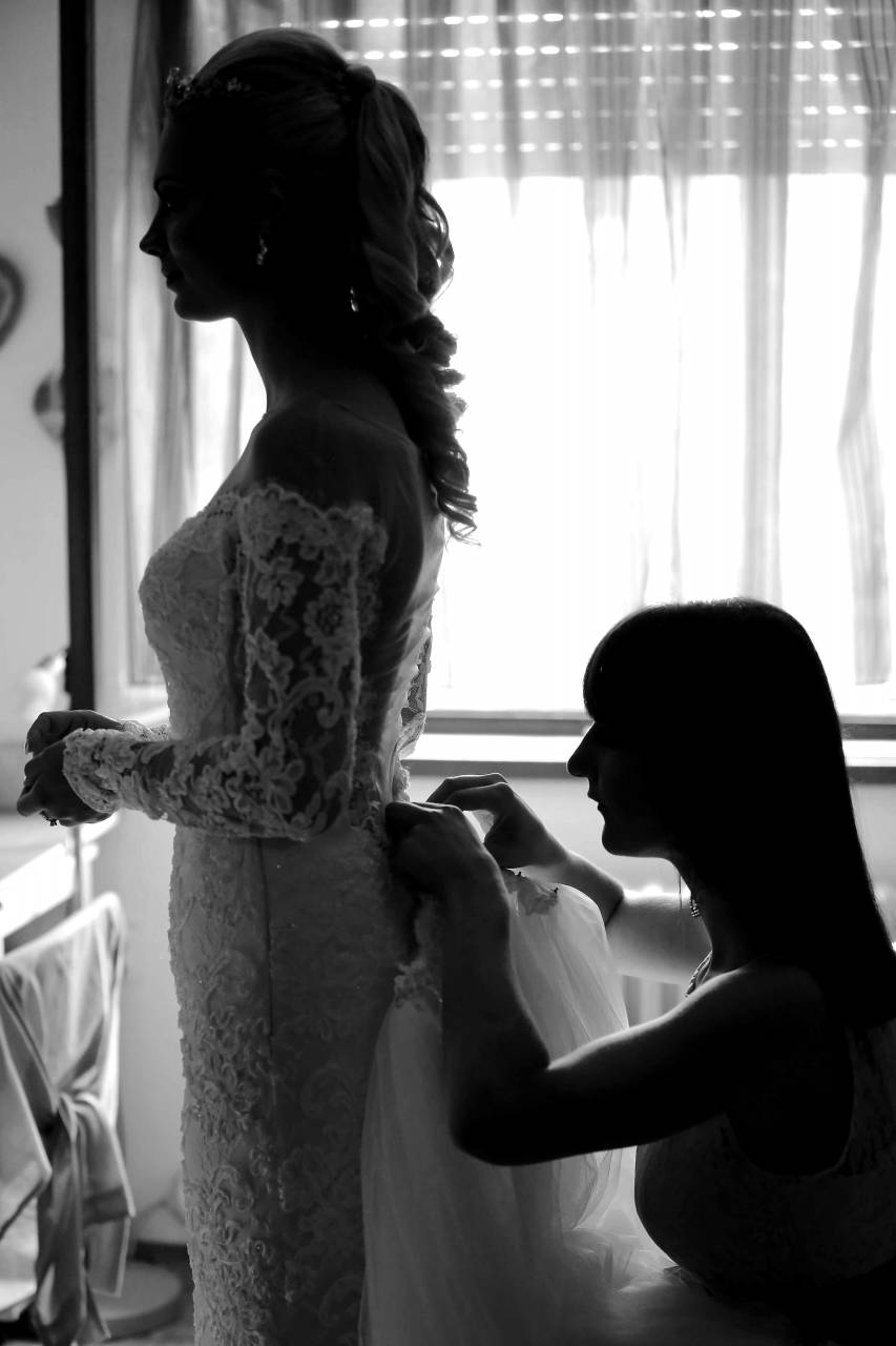helping attractive girlfriend bride portrait lady pretty  — free black and white photo