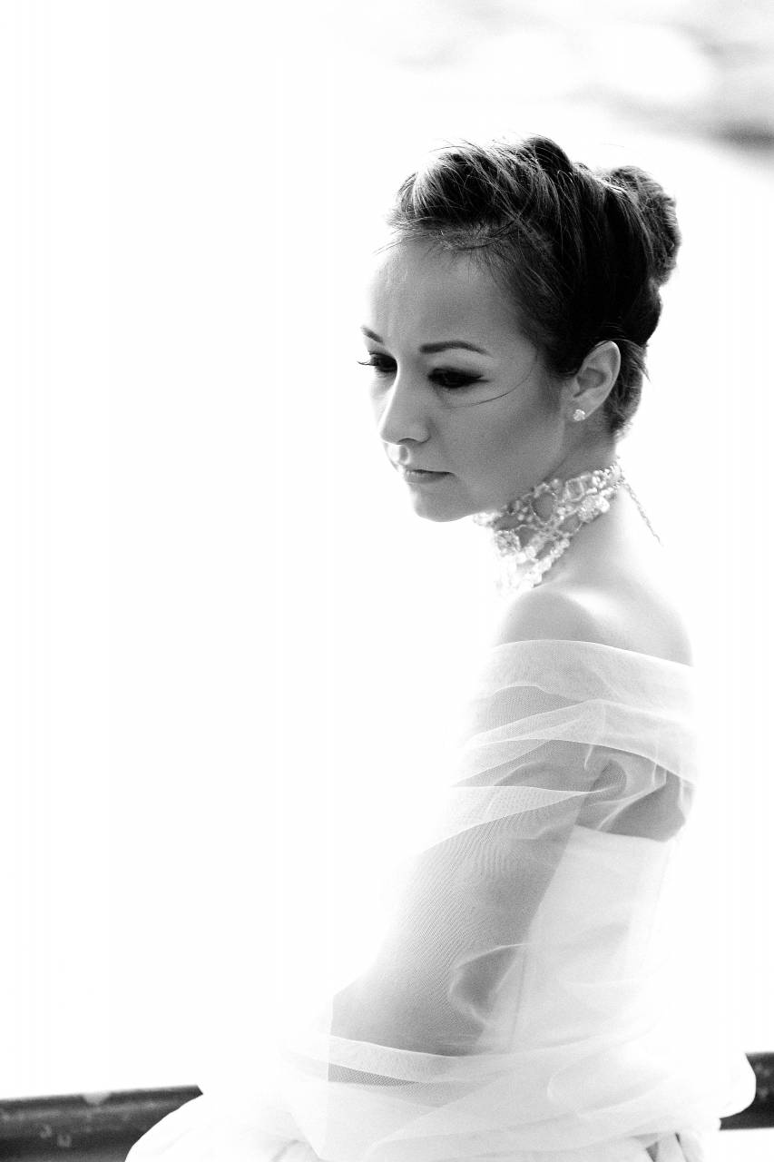 veil woman portrait person sadness attractive necklace pretty  — free black and white photo