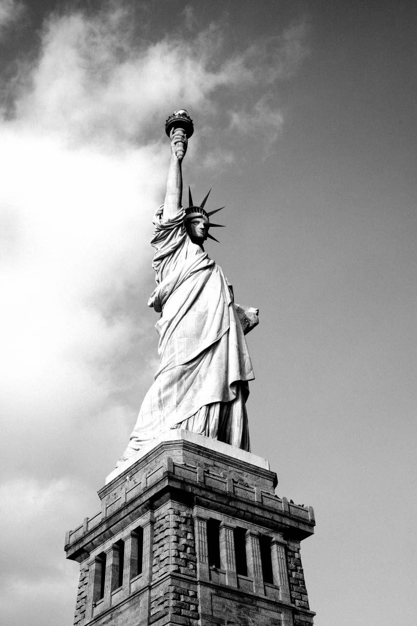   black and white  city  manhattan  monument  — free black and white photo