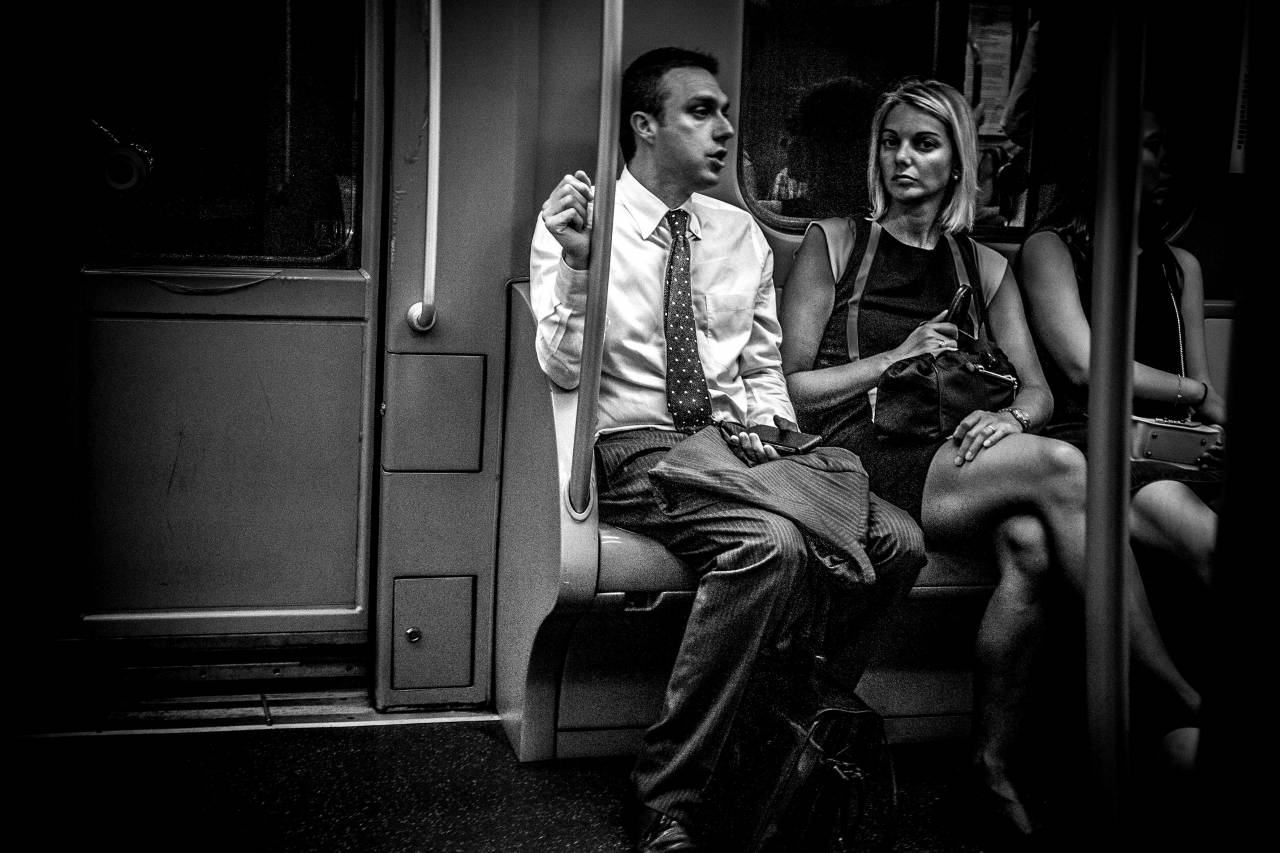   black and white  street  urban  travel  — free black and white photo