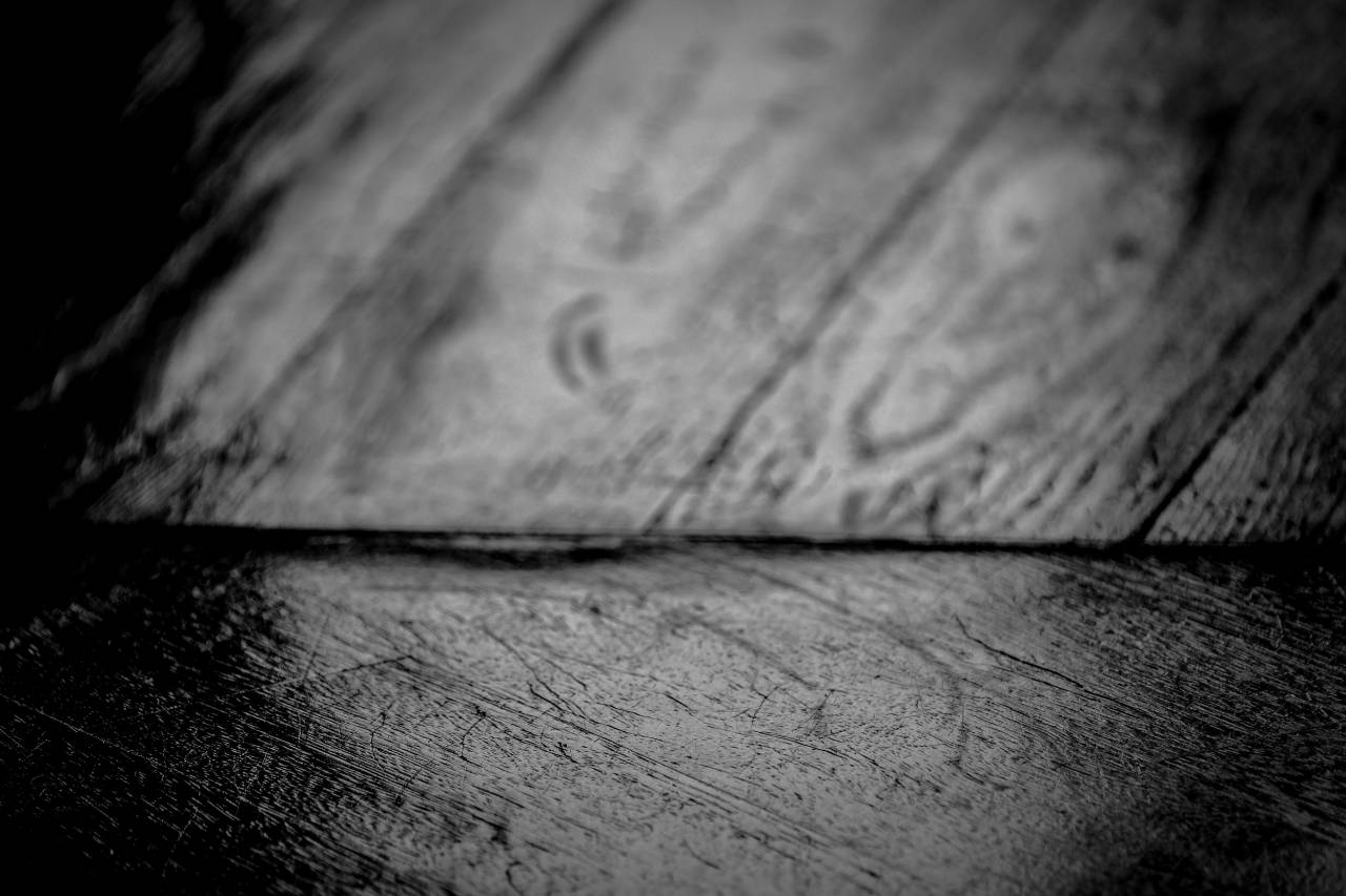   hand  rock  wing  light  blur  abstract  — free black and white photo