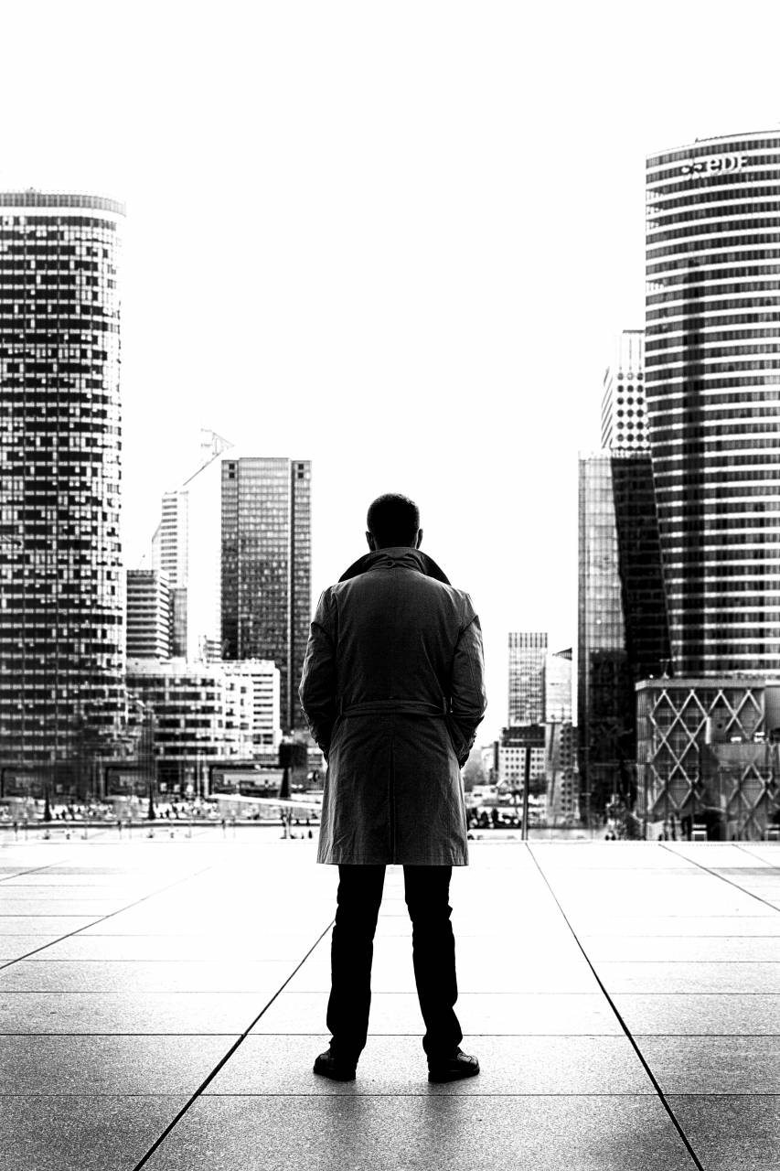   photograph  black and white  standing  urban  — free black and white photo