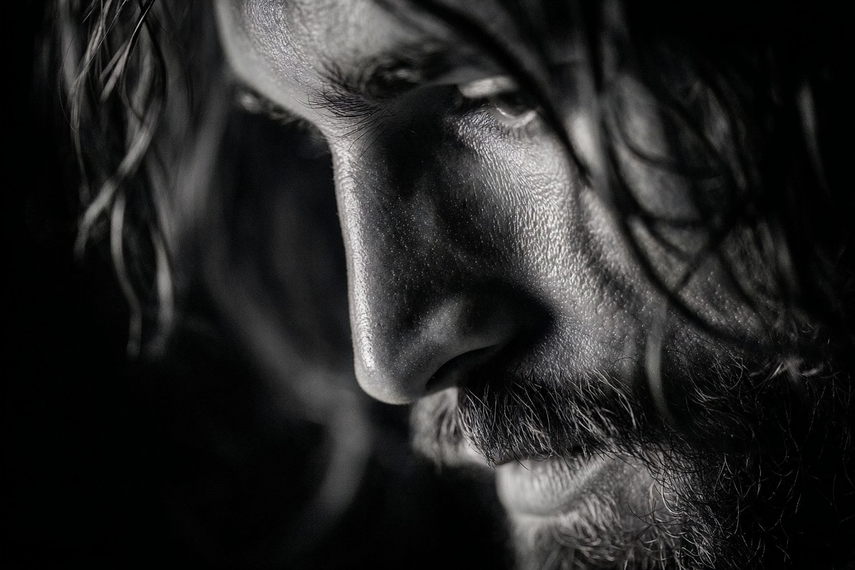 black and white picture of jesus close up portrait serene exp — free black and white photo