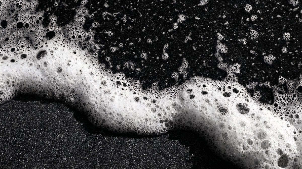 ocean foam close up texture abstract detail of white foam mee — free black and white photo