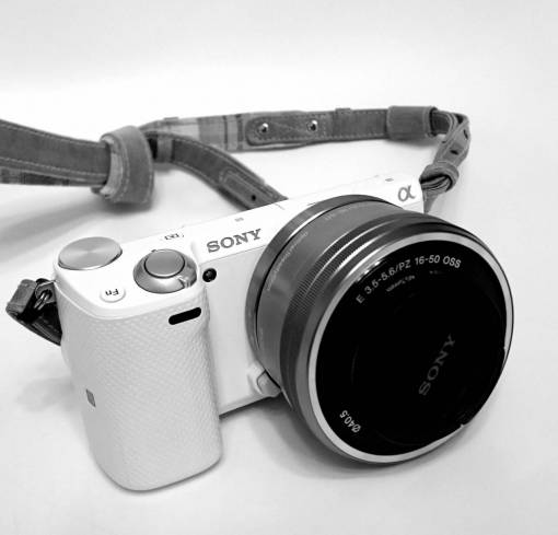 Camera White Minimal Free Stock Photo - NegativeSpace